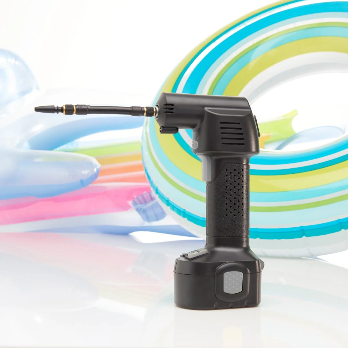 Portable Cordless Automatic Tire Inflator Compact Design - Image 3